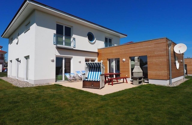 Holiday house Hohen Wieschendorf for 1 - 9 persons with 4 bedrooms - Holiday house