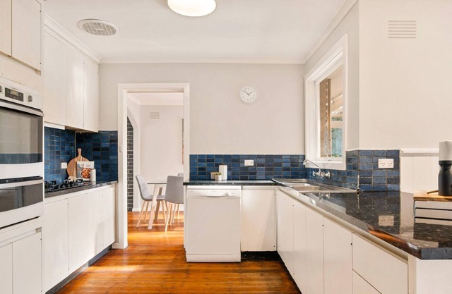 Holiday House In between Mt Dandenong and Westfield Knox - Home away from homen