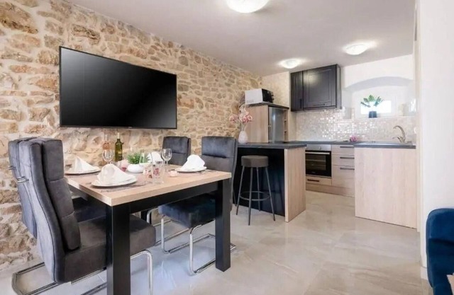 Holiday house Kastelir for 1 - 4 persons with 2 bedrooms - Row house