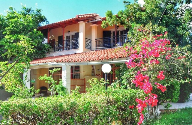 Holiday House Litsa 50 metres from Agios Gordios Beach