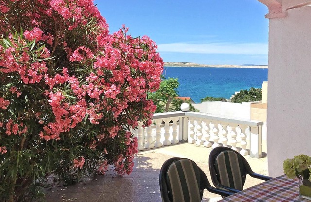 Holiday house Metajna for 1 - 14 persons with 5 bedrooms - Holiday home