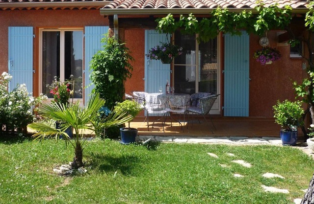 Holiday house Pierrevert for 1 - 4 persons with 2 bedrooms - Twin house