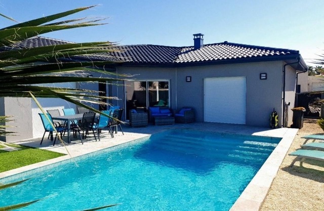 Holiday house Pomérols for 1 - 8 persons with 3 bedrooms - Detached holiday house