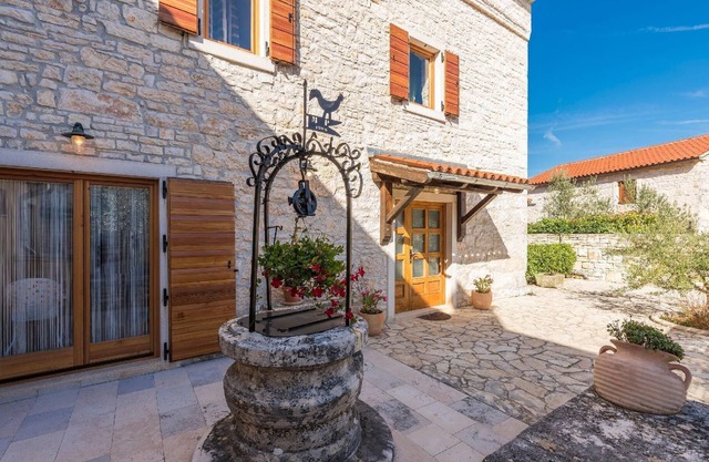 Holiday house Svetvinčenat for 1 - 10 persons with 5 bedrooms - Farmhouse