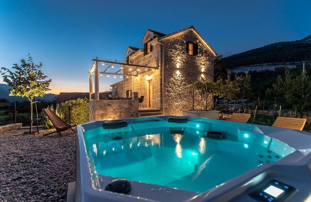 Holiday house Vrgorac for 1 - 4 persons with 2 bedrooms - Holiday house