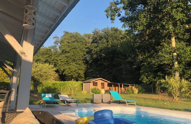 Holiday house with swimming pool in Casteljaloux