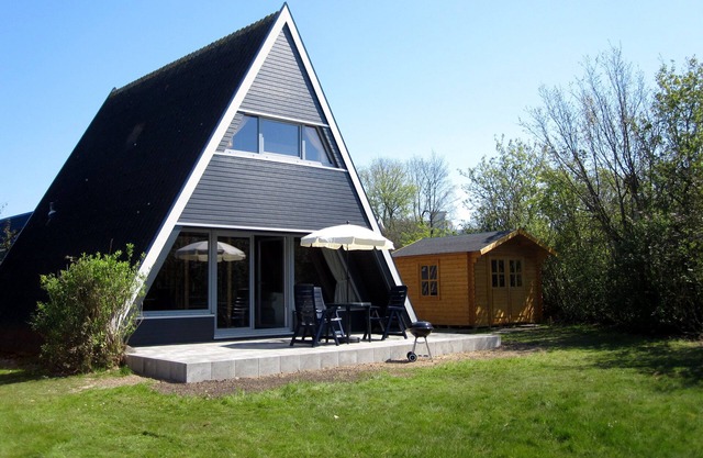 Holiday house with modern and new equipment, for families, near the beach, WiFi