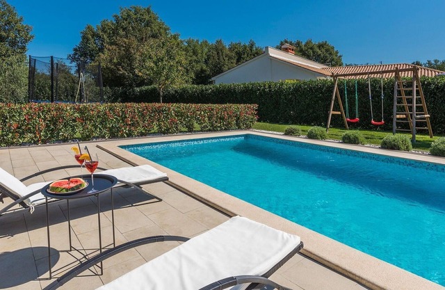 Holiday house with private pool, fenced garden and covered barbecue terrace