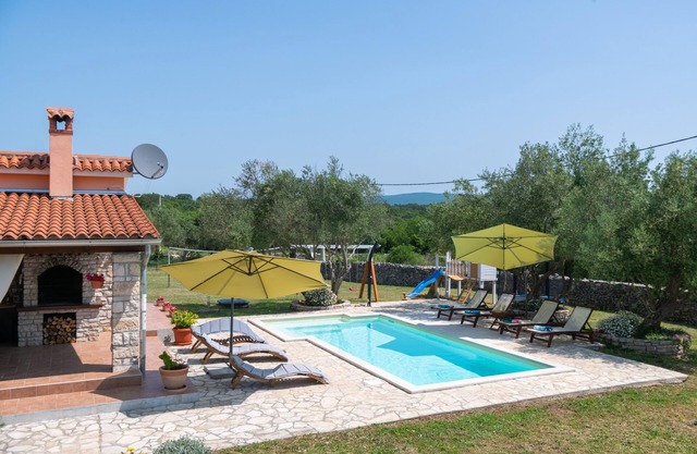 Holiday house with private pool in a peaceful area, village Rakalj