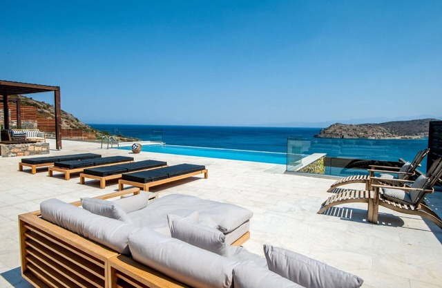 Holiday house with private pool for 12 persons approx. 412 m² in Plaka, Aegean (Crete)