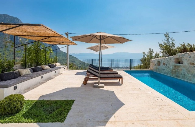 Holiday house Zaostrog for 1 - 6 persons with 3 bedrooms - Row house