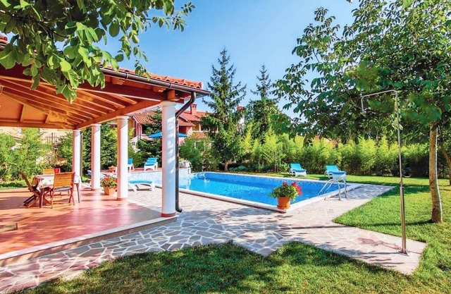 Holiday house Zminj for 1 - 8 persons with 4 bedrooms - Row house