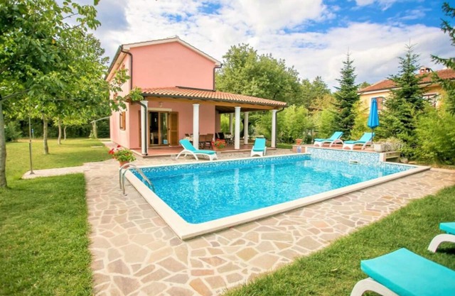 Holiday house Zminj for 1 - 8 persons with 4 bedrooms - Row house
