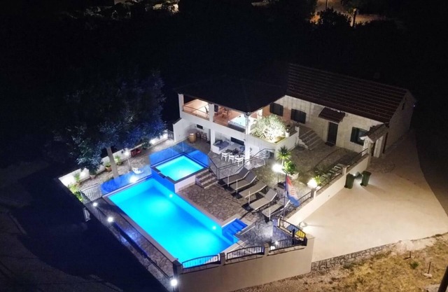 Holiday house Zupa for 1 - 7 persons with 2 bedrooms - Holiday home