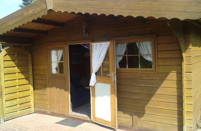 Holiday in a simple, rustic log cabin, beach about 1000 meters, sun terrace