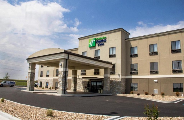 Holiday Inn Express and Suites Sikeston by IHG