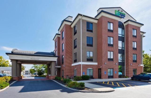 Holiday Inn Express Hotel & Suites Cleveland-Richfield by IHG