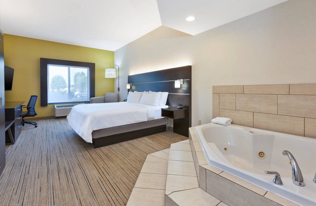 Holiday Inn Express Hotel & Suites Cleveland - Richfield by IHG