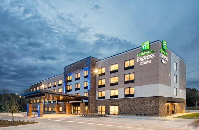 Holiday Inn Express & Suites East Peoria - Riverfront by IHG