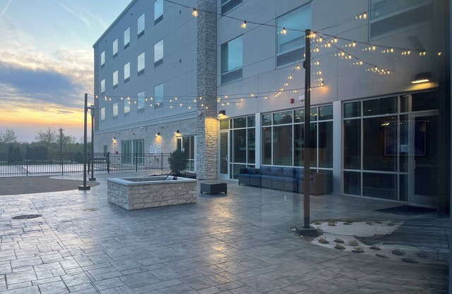 Holiday Inn Express & Suites Chicago Schaumburg by IHG
