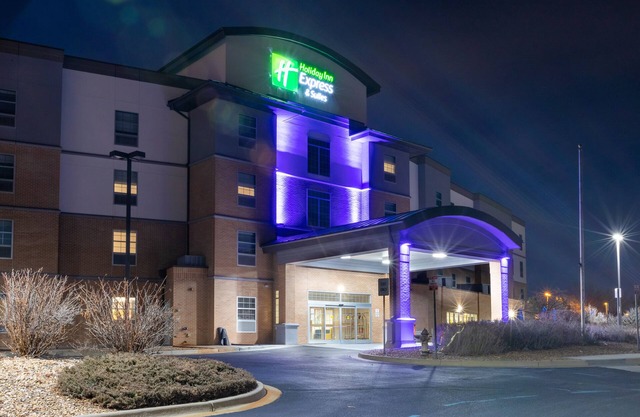 Holiday Inn Express & Suites Englewood Denver South by IHG