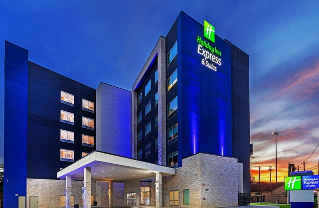 Holiday Inn Express & Suites Houston – Downtown North by IHG