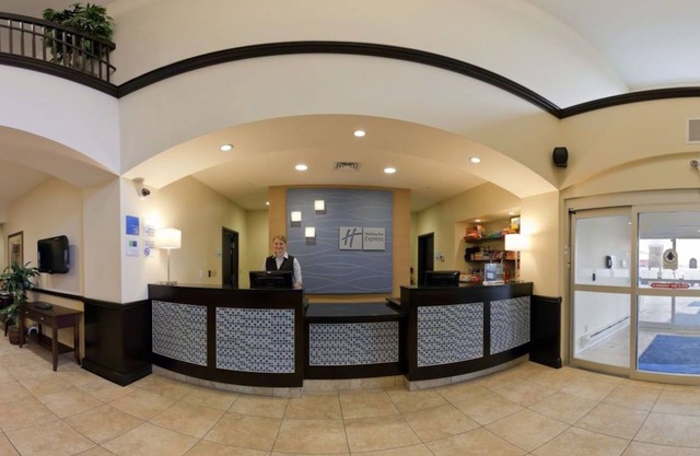 Holiday Inn Express & Suites Pekin (Peoria Area) by IHG