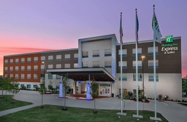 Holiday Inn Express & Suites Bryan - College Station by IHG