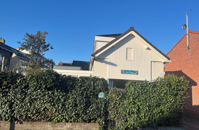 Holiday summer style house, family or couple. With privacy/little garden/sea