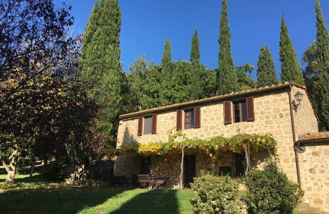 HOLIDAYS IN AN ANCIENT TUSCAN FARM - THE LAKE