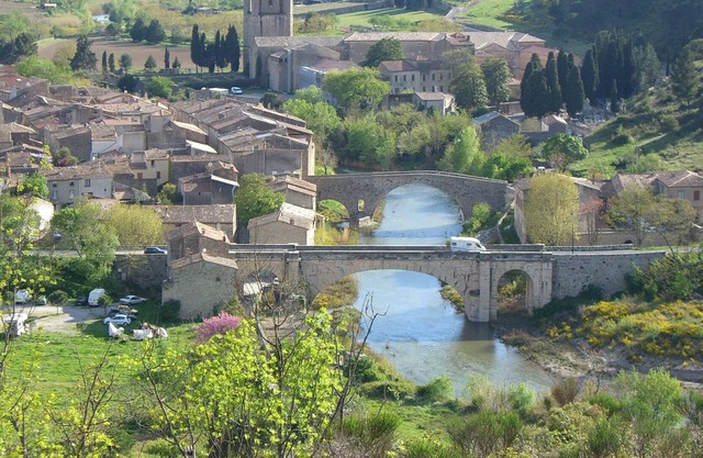 Holidays in Lagrasse - Stunning Apartment, private large terrace, pool & aircon.