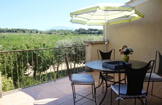Holidays surrounded by vineyards, olive trees, truffle oaks
