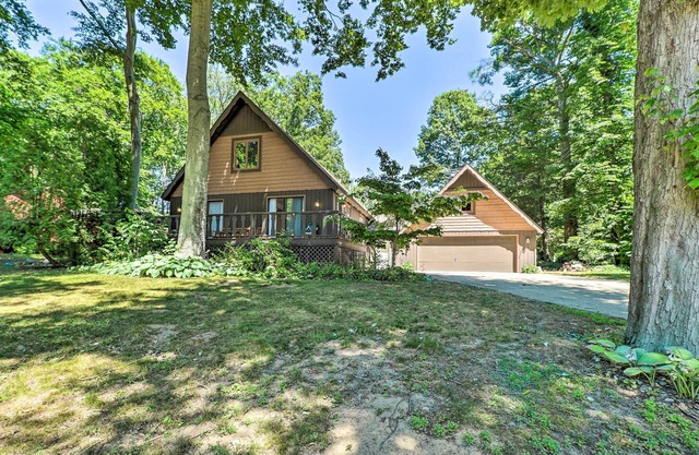 Holland Home w/Fire Pit - Walk to Lake!