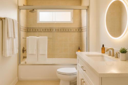 Hollywood Hills 2BR Gem - Close to Griffith Park & Melrose