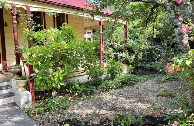Holmcroft & Pixie Cottages Sth Leura 4 Bdrm Spacious-10 mins Walk Leura/Quiet St