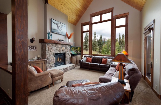 Home Across from Purg - Views, Deck/Fire Pit/Ping Pong/Shuffleboard