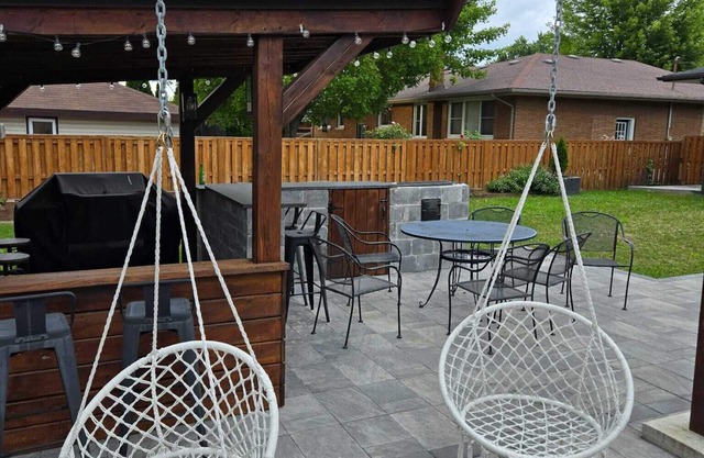 Home away from home, in the picturesque Niagara on the lake.