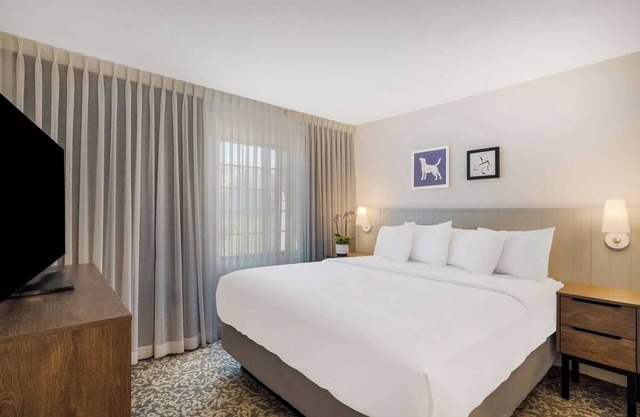 Home Away From Home - Spacious Suite with Living Space | Outdoor Pool