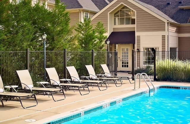 Home Away from Home! Budget-friendly Accommodation! Pets Allowed, Pool, Parking