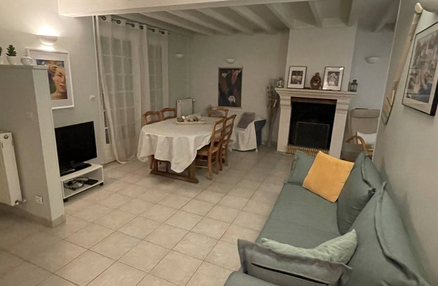 Home close to sea with amenities