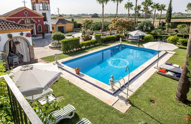 Homerez - Villa for 10 ppl. with swimming-pool at Los Palacios y Villafranca