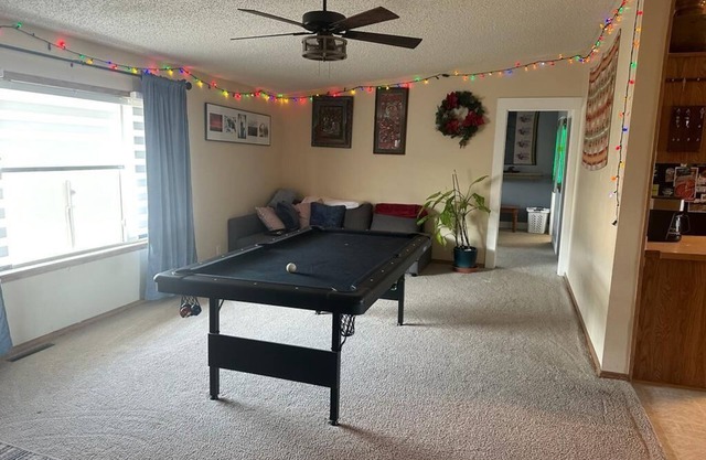 Home on 7 acres, Hot Tub, Pool Table, Sleeps 6-8+
