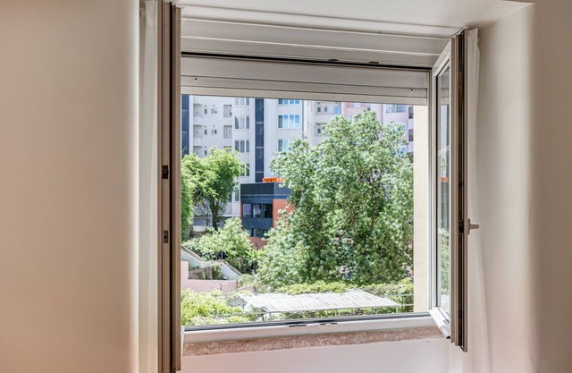 Home Out 3E - 5 Bedroom Apartment with Parking