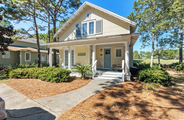 Home w/Golf Cart on Golf Course In Baytowne Wharf!