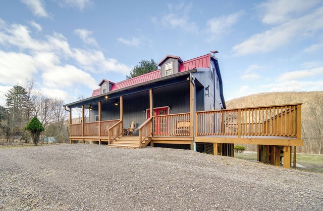 Home w/River View & Game Room in Tidioute!