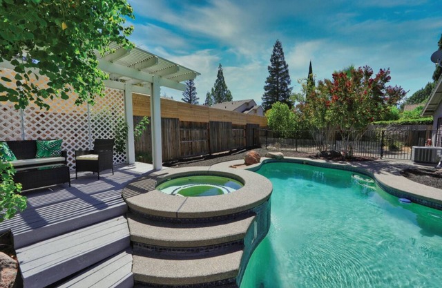 Home with Pool/Spa and Air Hockey Table