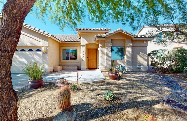 Home with private outdoor space, grill, central AC, & washer/dryer