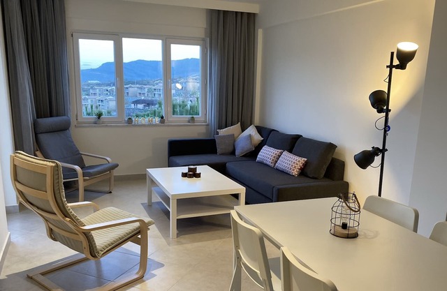 Homely 2 bed apartment, 11 pools, golf course, balcony, kitchen, stunning views!
