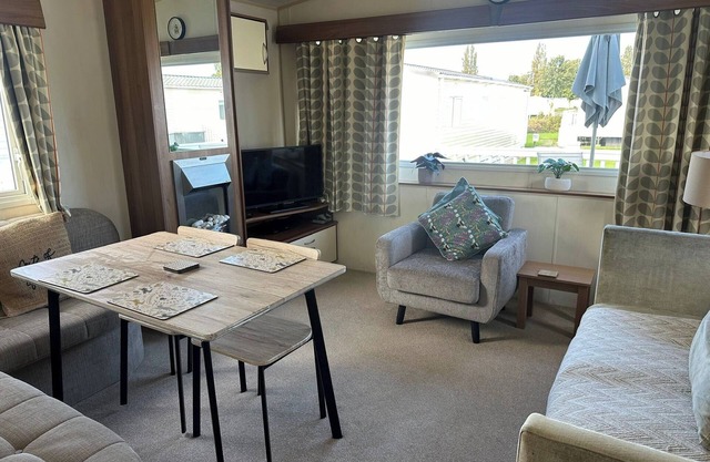 Homely 3 Bedroom Caravan in Cirencester