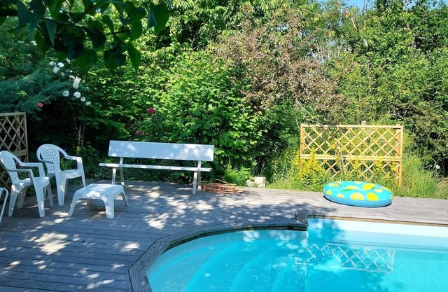 Homerez - 3 Bedroom Villa in Saint-Cirgues-de-Malbert with Pool